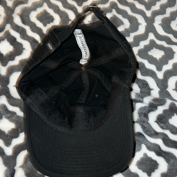 Adidas hat - Picture 2 of 2